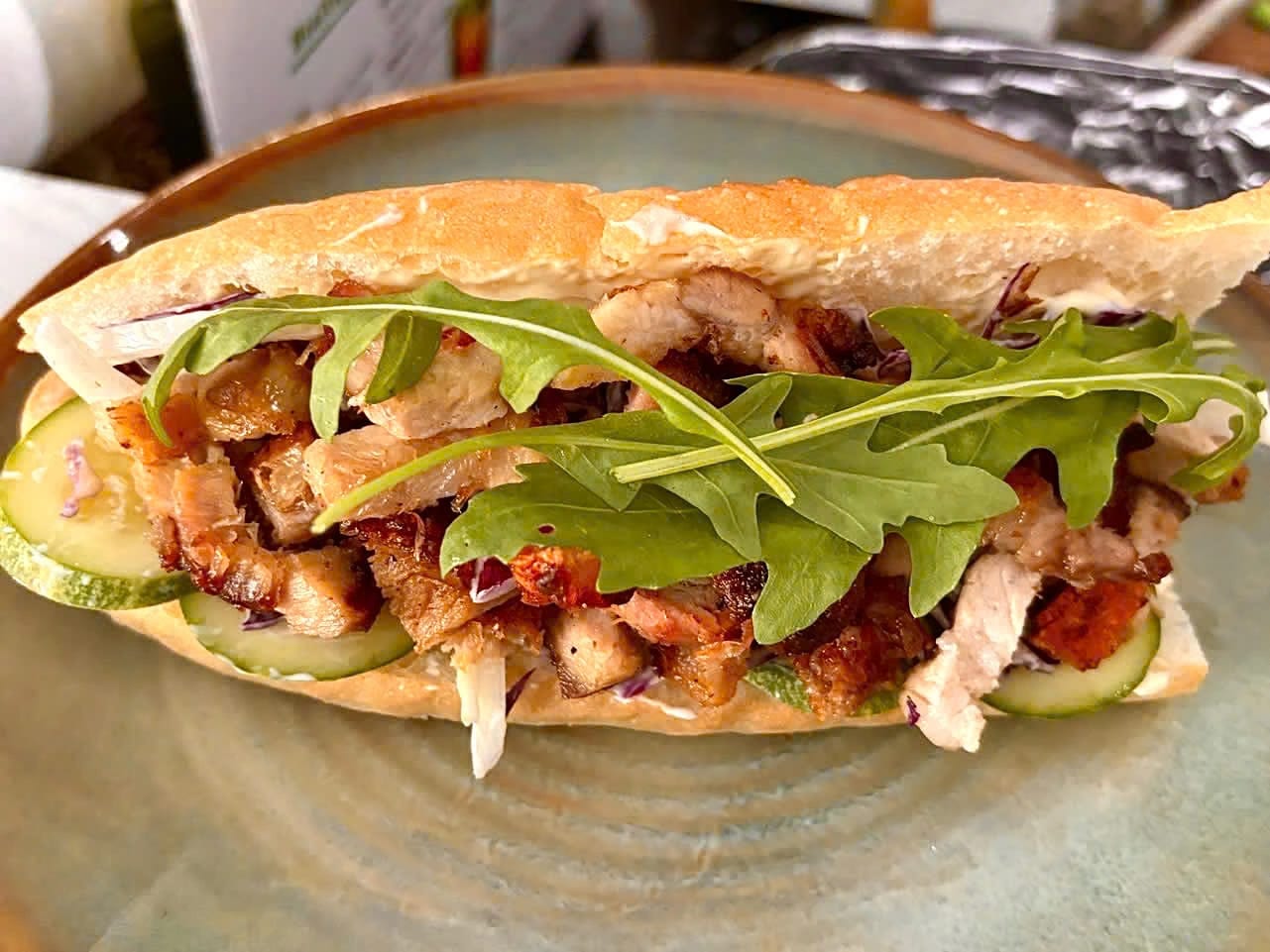 Bánh Mì Thịt Heo Quay
