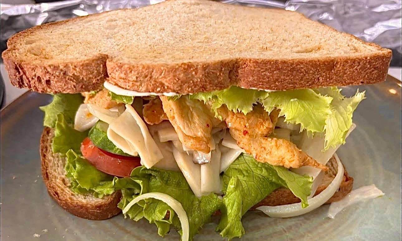 Sandwich Gà Sốt Kem Nấm