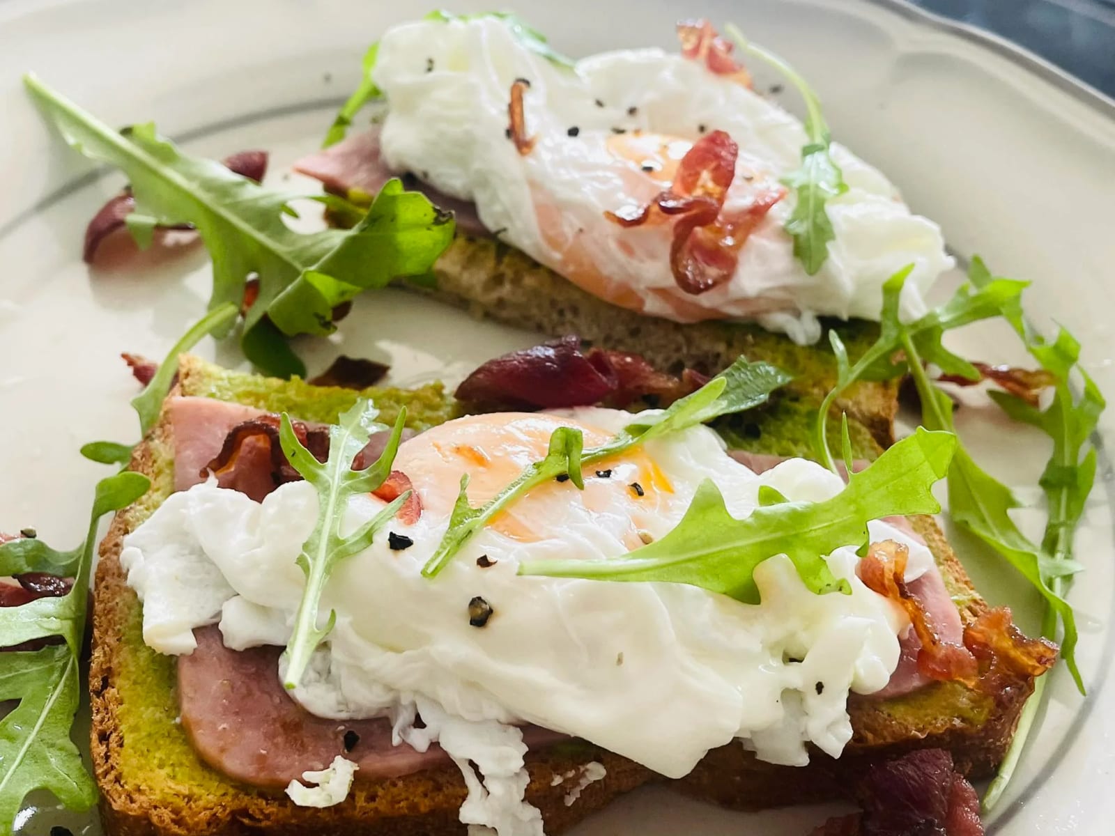 Sandwich Bơ Kèm Trứng Chần