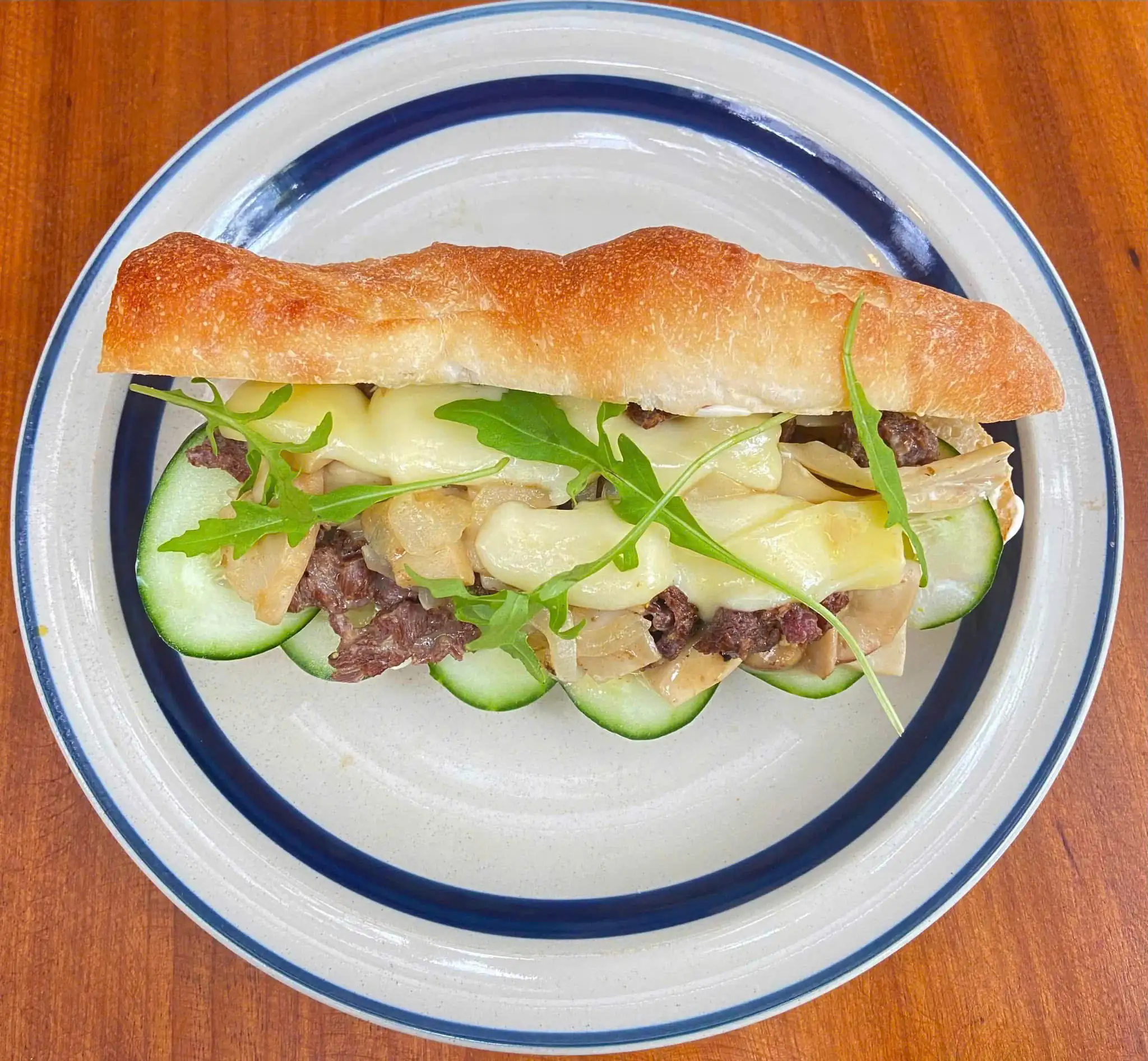 Bánh Mì Bò Nấm đang phục vụ tại Gấu Kafe