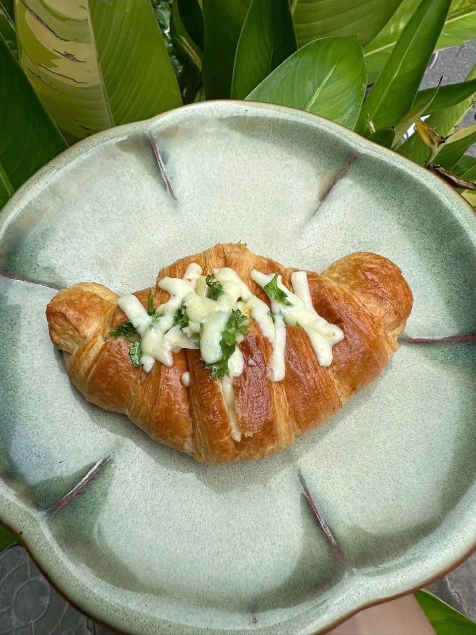 Bánh Sừng Trâu Nướng Bơ Tỏi