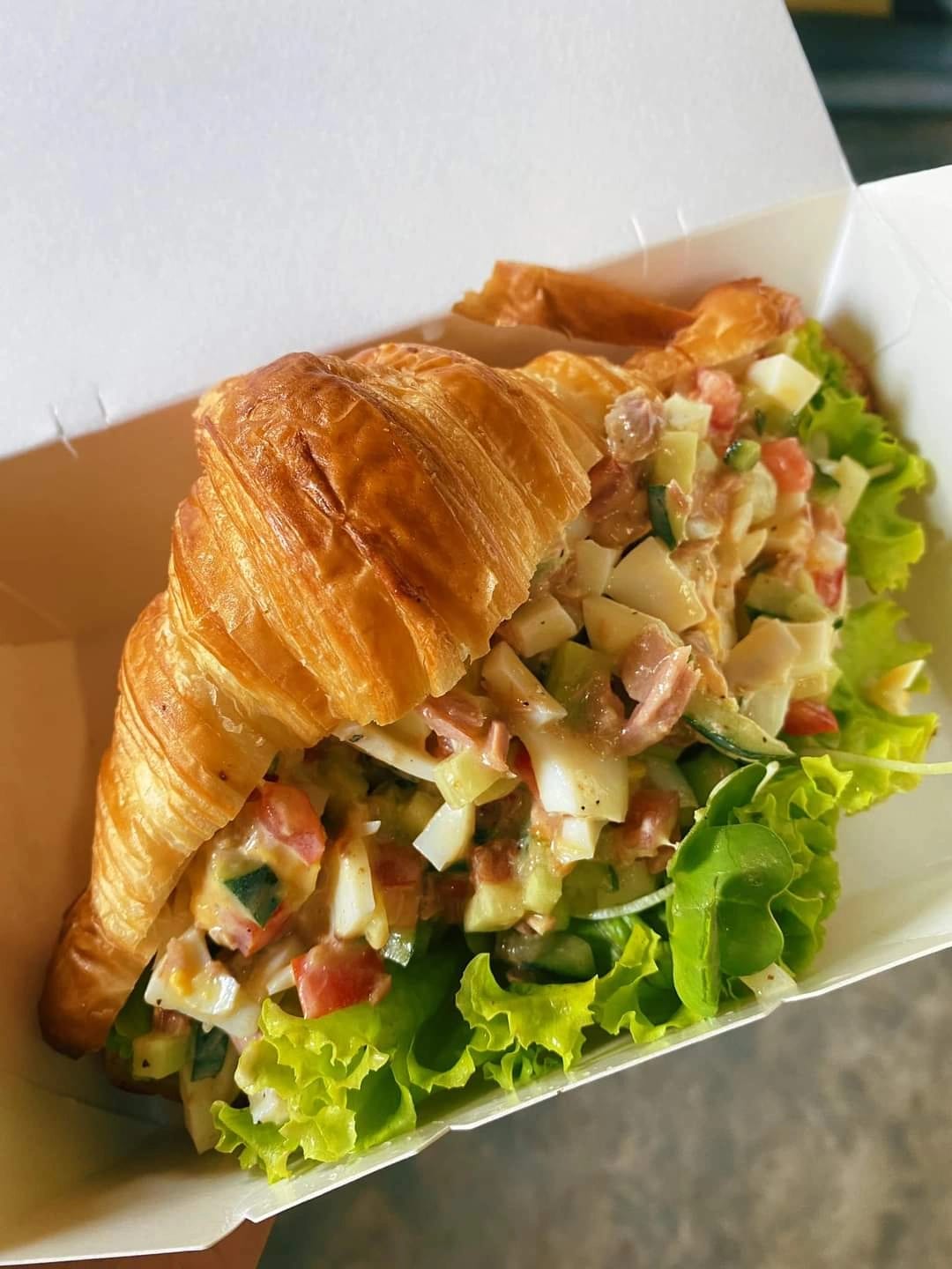 Bánh Sừng Trâu Cá Ngừ tại Gấu Kafe
